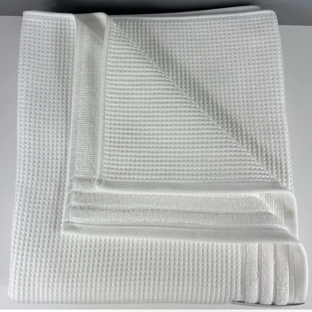 Hotel Balfour 2 Pck Textured Waffle Weave Twist COTTON Bath Towels 30x56” White
